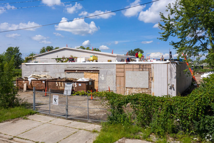 1027 Lowe Ave, Adrian, MI for sale - Primary Photo - Image 1 of 1