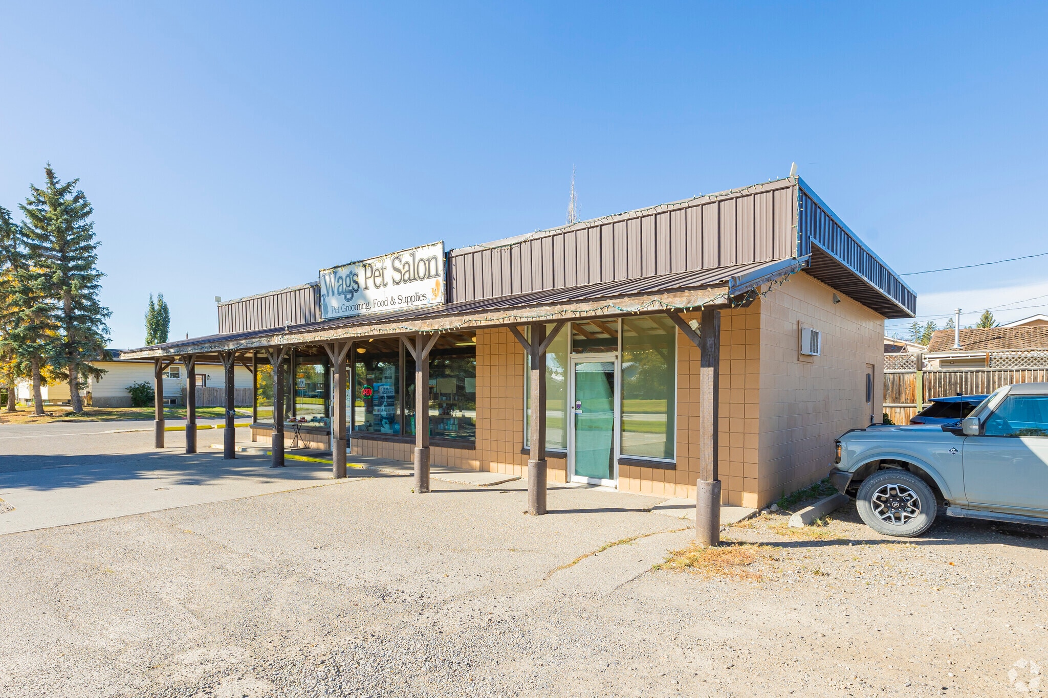 430 8th Ave SE, High River, AB for sale Primary Photo- Image 1 of 3
