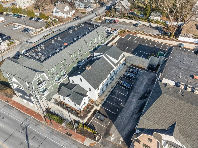 1090 New York Ave, Huntington Station, NY à vendre - Photo du bâtiment - Image 3 de 14