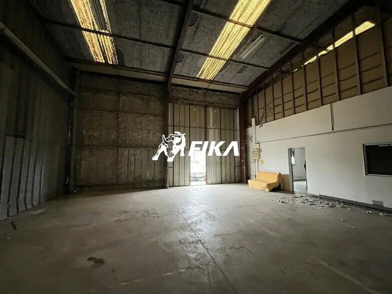 Flex in Saint-Alban for sale - Interior Photo - Image 2 of 5