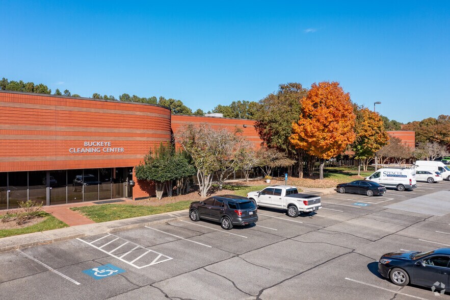 1455 Oakbrook Dr, Norcross, GA for lease - Primary Photo - Image 1 of 9