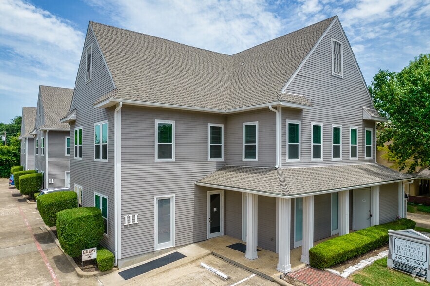 903 E 18th St, Plano, TX à louer - Photo du bâtiment - Image 2 de 4