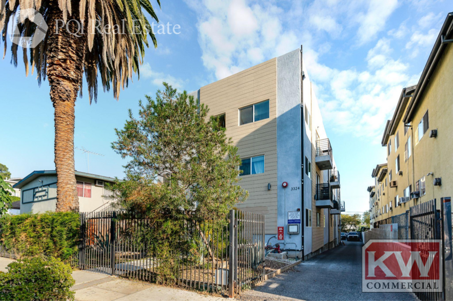3324 N Chapman St, Los Angeles, CA à vendre - Photo du bâtiment - Image 1 de 16