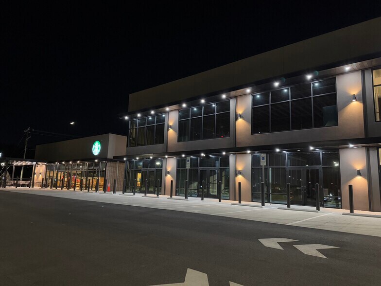 8119 Panara Dr, Charlotte, NC à louer - Photo du bâtiment - Image 2 de 6