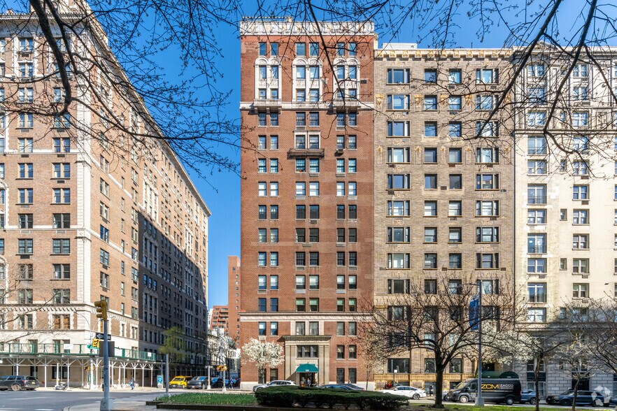 935 Park Ave, New York, NY à vendre - Photo du bâtiment - Image 2 de 5