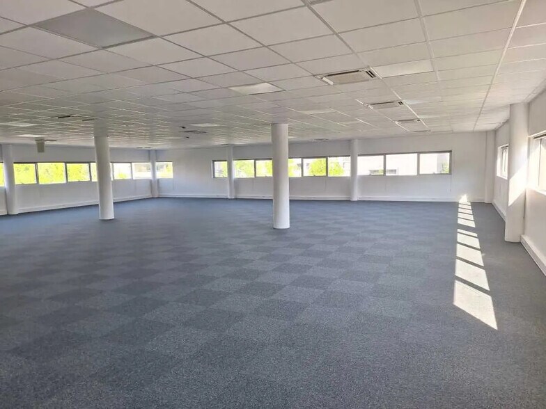 Office in Bruges for lease - Interior Photo - Image 2 of 8