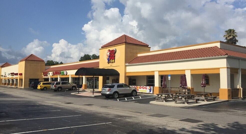 4955 W Irlo Bronson Memorial Hwy, Kissimmee, FL à louer - Photo du bâtiment - Image 3 de 6