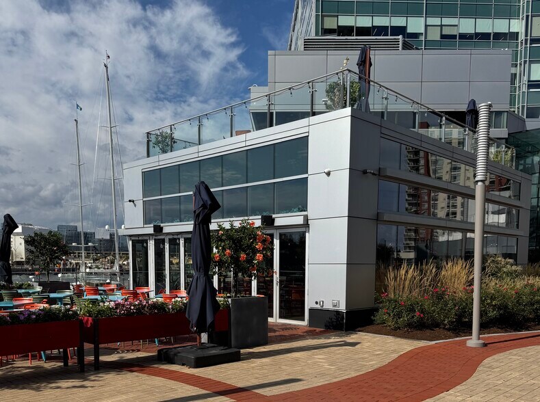 15 Harbor Point Rd, Stamford, CT à louer - Photo du bâtiment - Image 3 de 12