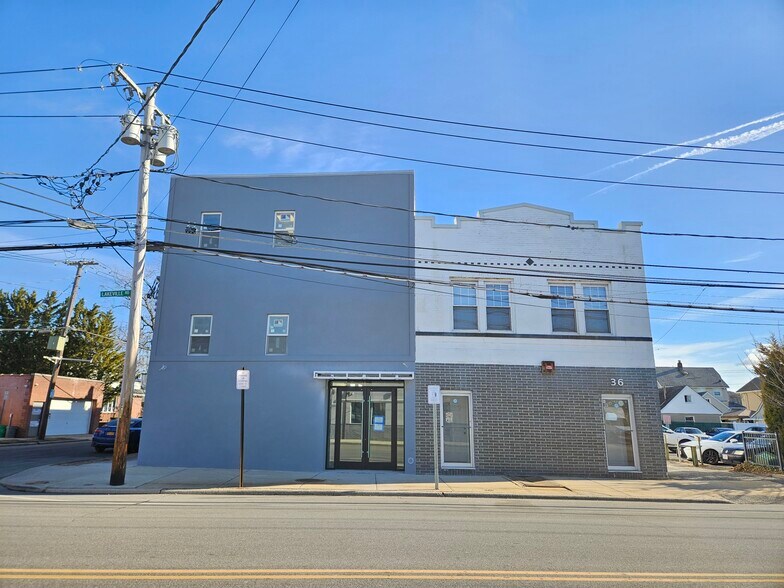 36-50 Lakeville Rd, New Hyde Park, NY à louer - Photo du bâtiment - Image 3 de 23