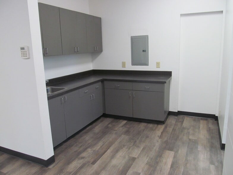 5550 W Flamingo Rd, Las Vegas, NV for lease - Interior Photo - Image 3 of 4