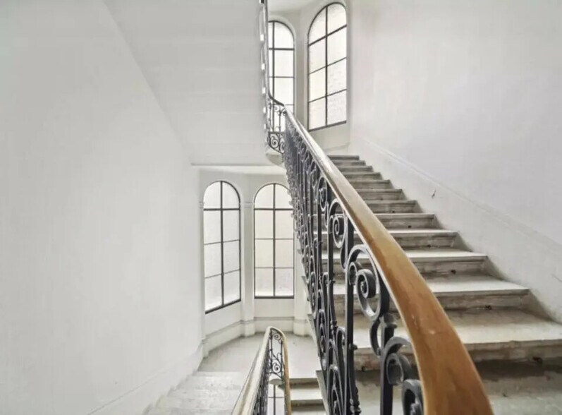 Office in Lyon for sale - Interior Photo - Image 2 of 13