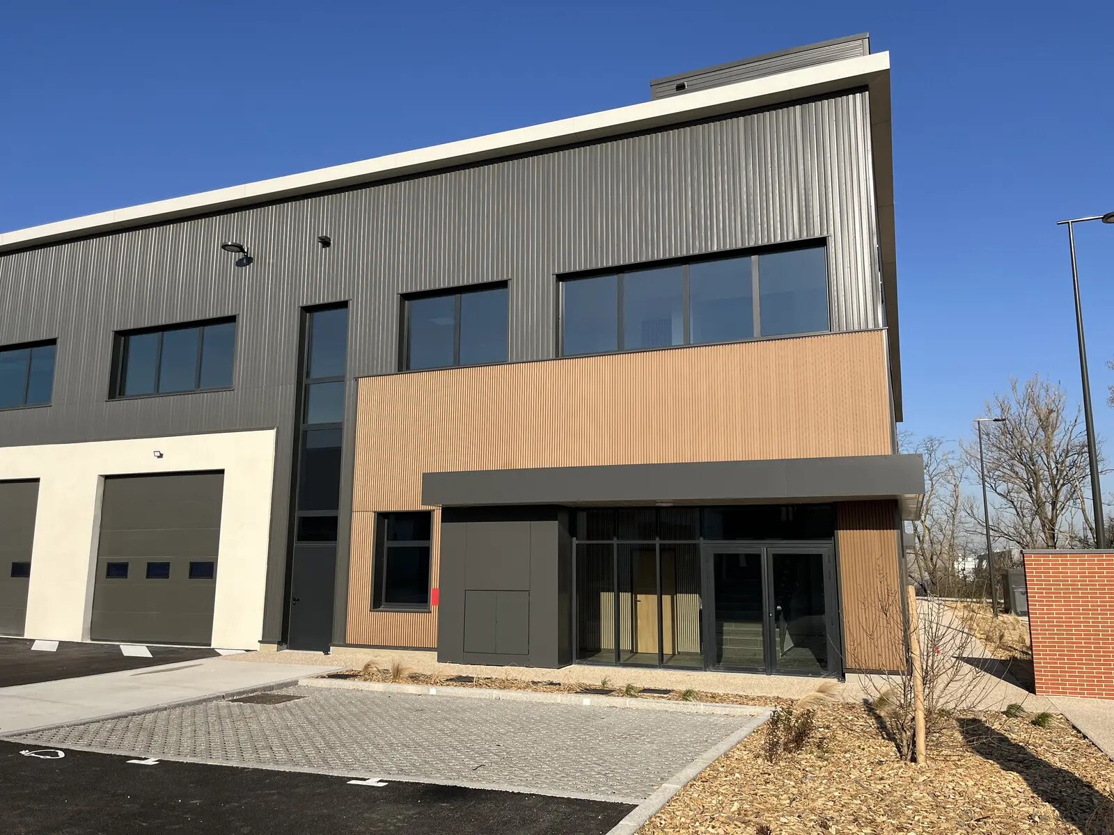 Route De Lyon, Saint-Priest for lease Building Photo- Image 1 of 6