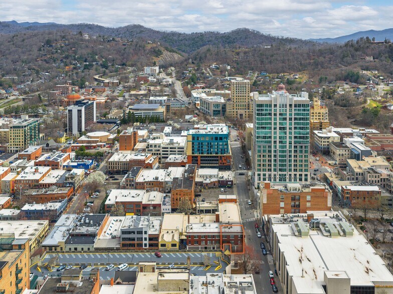 48 College St, Asheville, NC à louer - Photo du bâtiment - Image 3 de 26