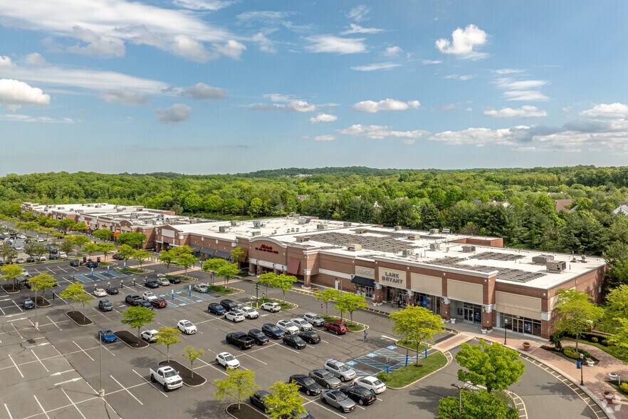 2130 Route 35, Holmdel, NJ à louer - Photo du bâtiment - Image 3 de 10