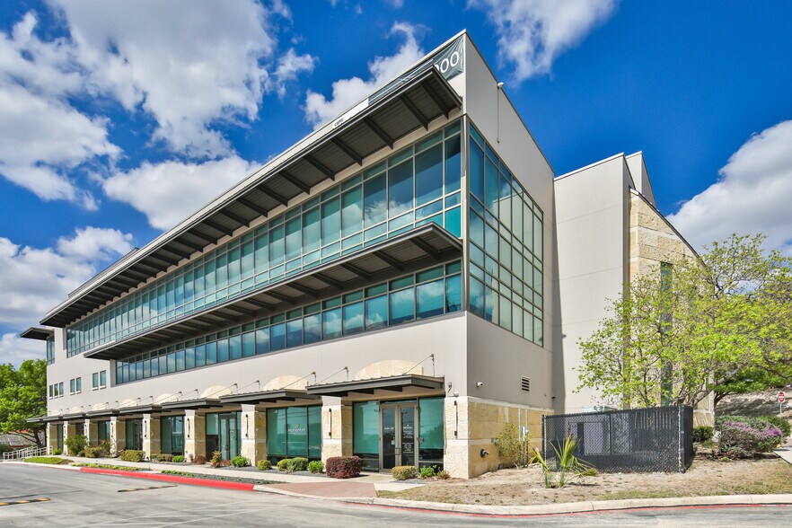 5441 Babcock Rd, San Antonio, TX à louer - Photo du bâtiment - Image 3 de 8