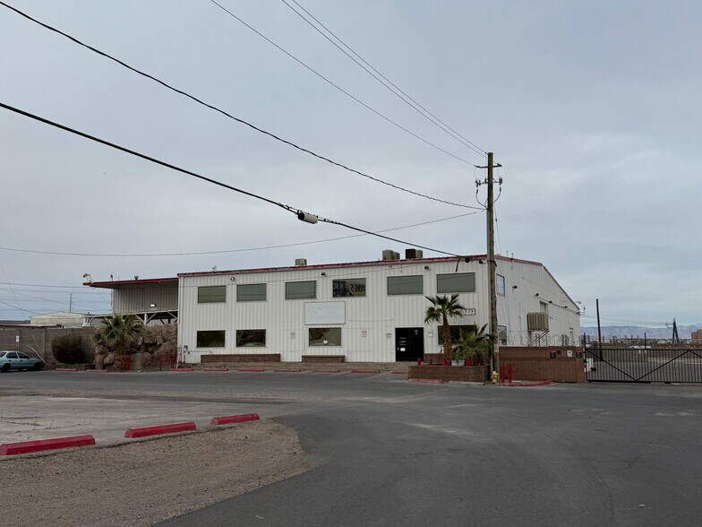 1239 N Boulder Hwy, Henderson, NV à louer - Photo du bâtiment - Image 1 de 9