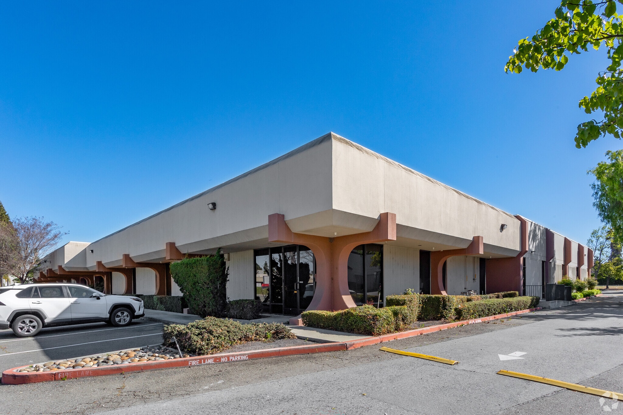 510 Oakmead Pky, Sunnyvale, CA for lease Primary Photo- Image 1 of 7