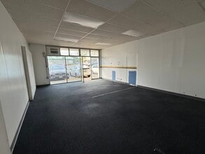 99-205 Moanalua Rd, Aiea, HI for lease Interior Photo- Image 2 of 7