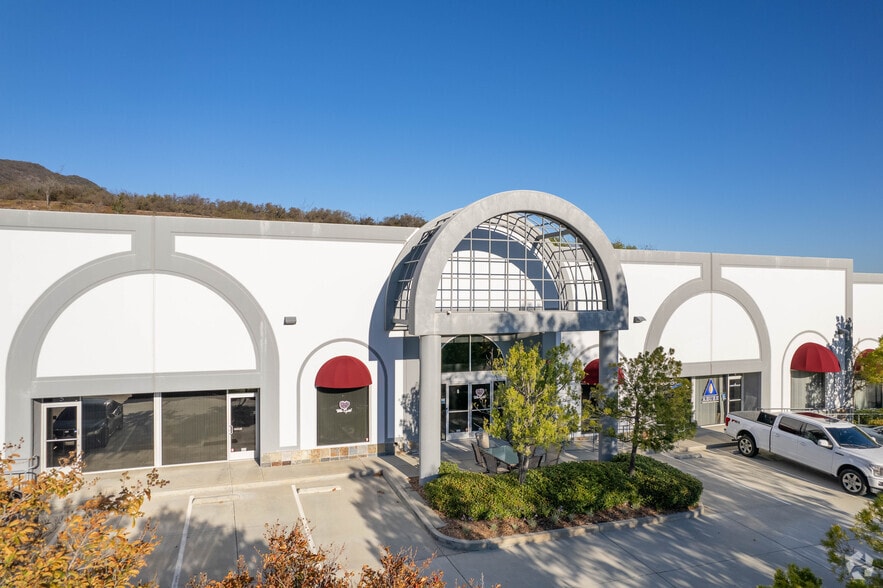 42210 Roick Dr, Temecula, CA à louer - Photo du bâtiment - Image 3 de 7