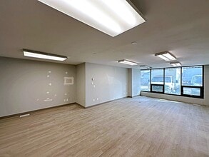 8109 Fraser Av, Fort McMurray, AB à louer Photo intérieure- Image 2 de 28