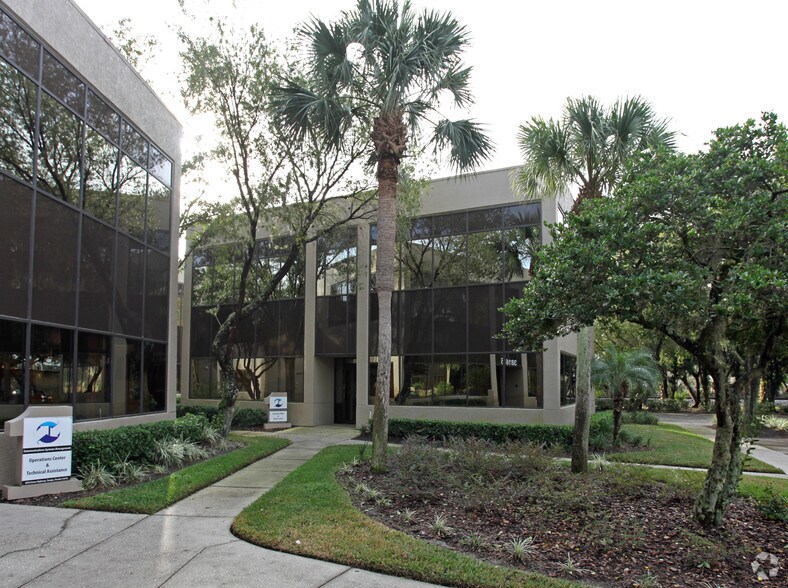 3806 Gunn Hwy, Tampa, FL à vendre - Photo principale - Image 1 de 1