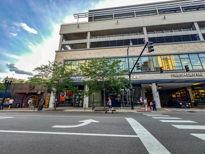 3030 N Broadway St, Chicago, IL à vendre - Photo du bâtiment - Image 2 de 14