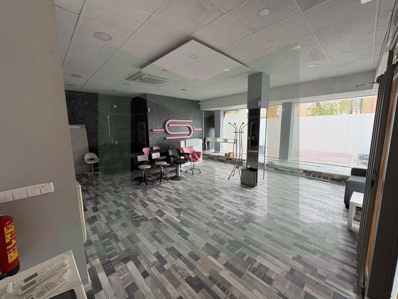 Retail in Parla, Madrid for lease Primary Photo- Image 1 of 5
