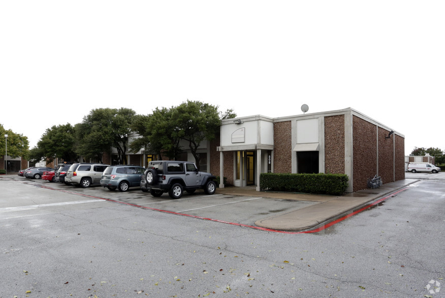 800 Business Pky, Richardson, TX for lease - Building Photo - Image 3 of 4