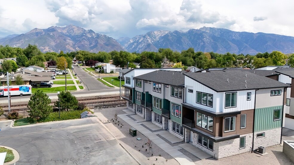 132-144 E Chambord Ct, Sandy, UT for sale - Primary Photo - Image 1 of 1