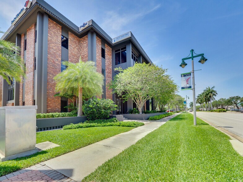601 21st St, Vero Beach, FL à louer - Photo du bâtiment - Image 3 de 10