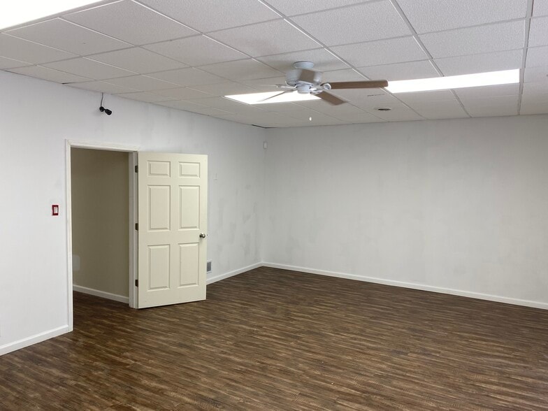 1915 E 9 Mile Rd, Ferndale, MI for sale - Interior Photo - Image 2 of 11