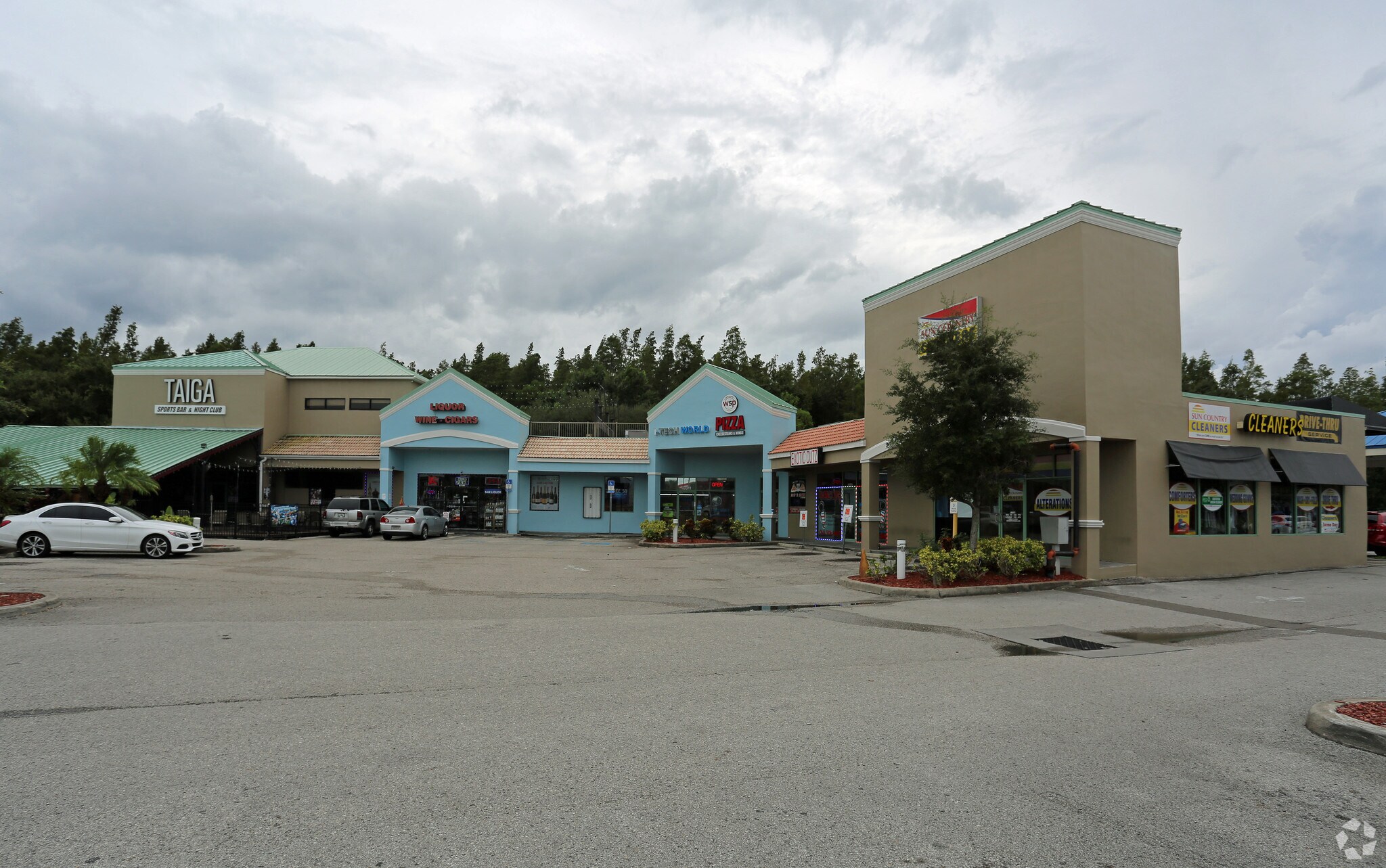 10305 Causeway Blvd, Tampa, FL à louer Photo du bâtiment- Image 1 de 9