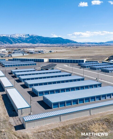 1205 Rizzo Ln, Belgrade, MT à vendre - Photo du bâtiment - Image 2 de 3