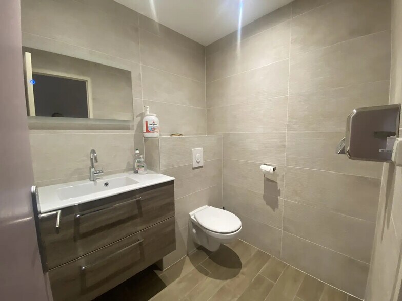 Bureau dans Velaux à louer - Photo intérieure - Image 3 de 6