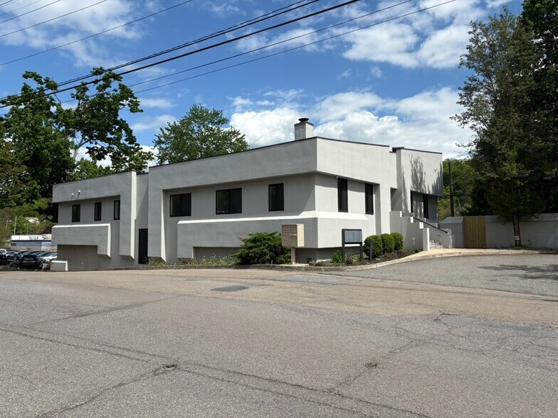 9 Hunts Ln, Chappaqua, NY à louer - Photo du bâtiment - Image 3 de 14