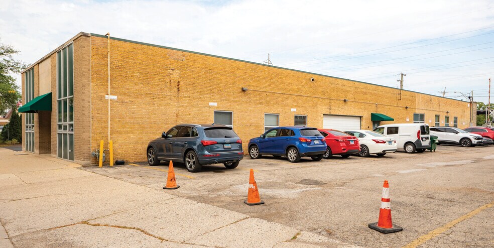 1033 Graceland Ave, Des Plaines, IL à vendre - Photo du bâtiment - Image 2 de 5