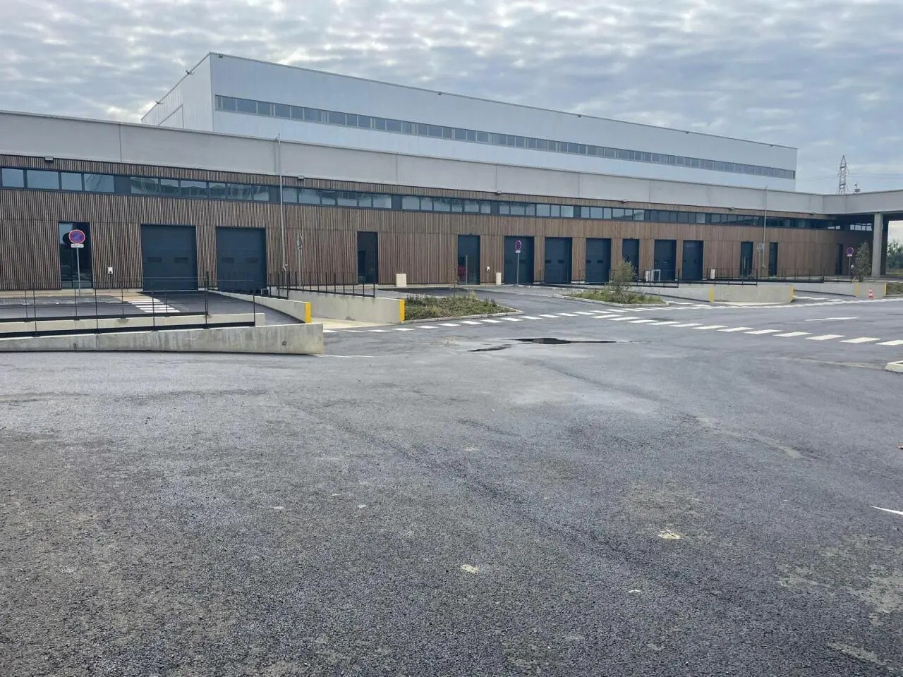 Flex in Tremblay-en-France for lease Building Photo- Image 1 of 6