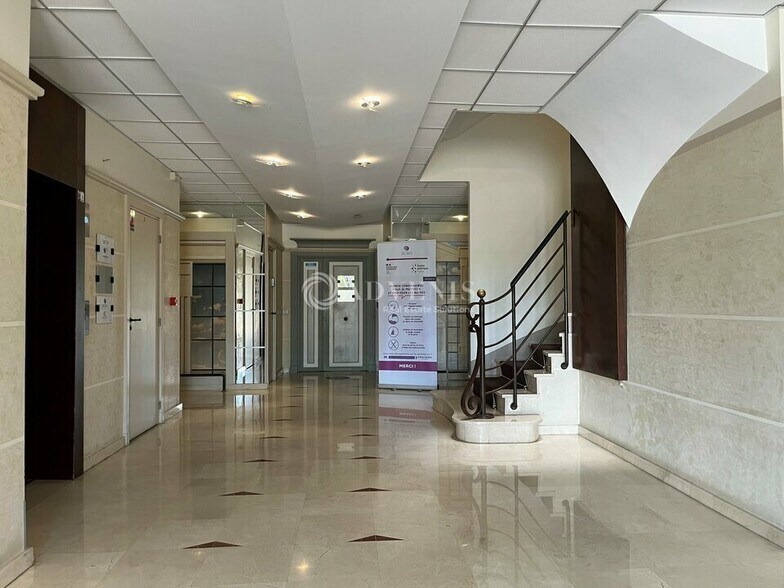 3 Avenue Du Québec, Villebon-sur-Yvette à louer - Hall d’entrée - Image 3 de 9