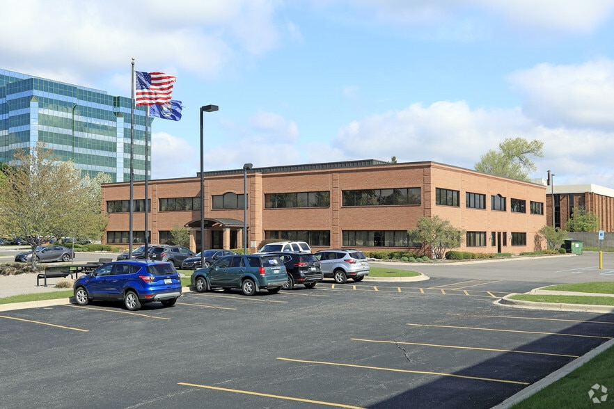 2250 Butterfield Dr, Troy, MI for lease - Building Photo - Image 2 of 17