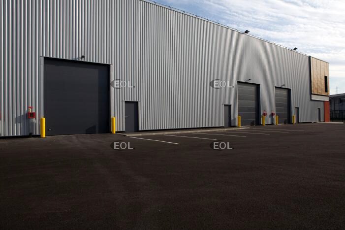 Flex in Villeneuve-la-Garenne for lease - Building Photo - Image 2 of 9