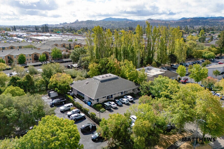 131 Lynch Creek Way, Petaluma, CA à vendre - Photo du bâtiment - Image 2 de 3