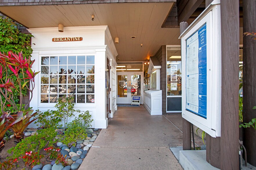 2725-2727 Shelter Island Dr, San Diego, CA à louer - Photo du bâtiment - Image 2 de 12