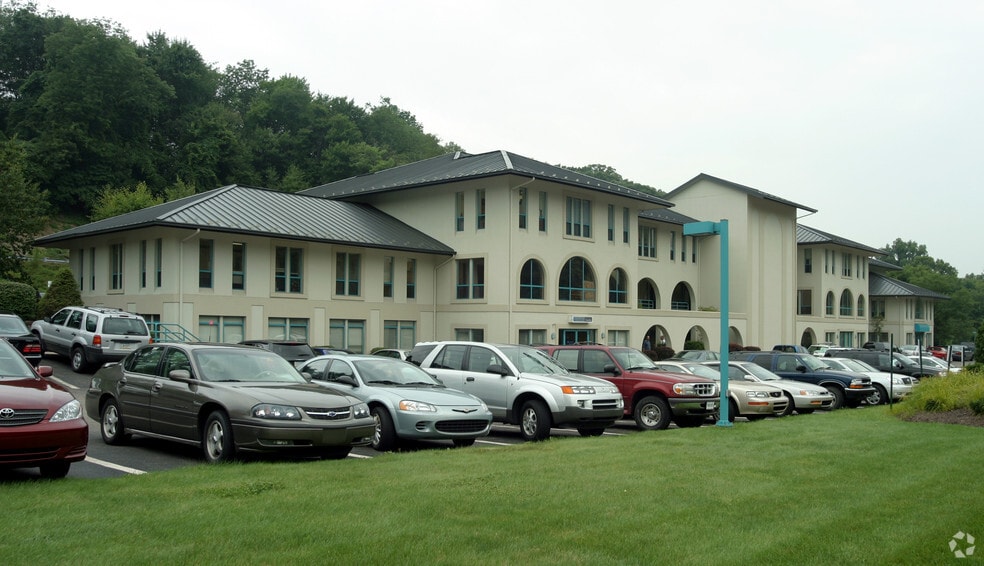9401 McKnight Rd, Pittsburgh, PA for lease - Building Photo - Image 2 of 13