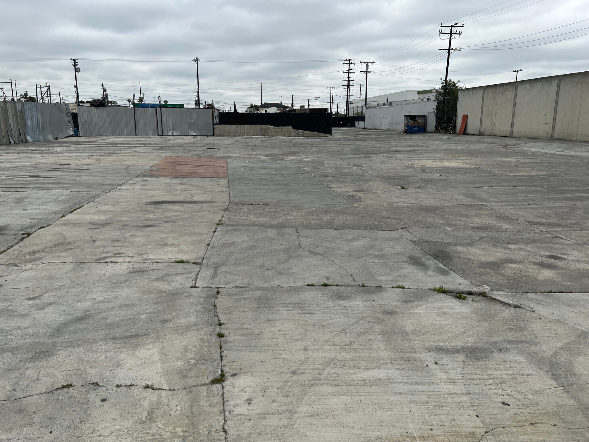15327 S San Pedro St, Gardena, CA for lease Primary Photo- Image 1 of 5