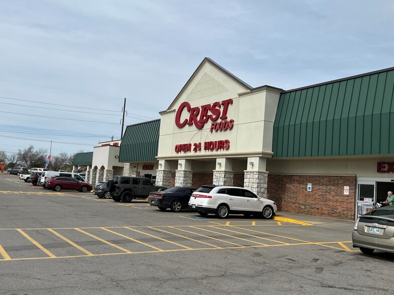 11120-11122 N Rockwell Ave, Oklahoma City, OK for lease - Building Photo - Image 2 of 3