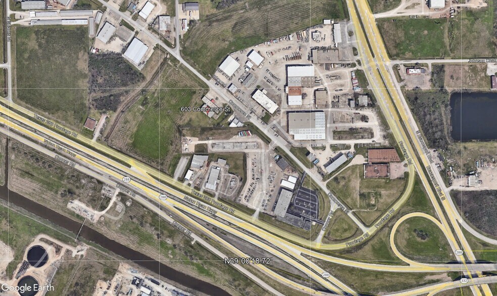 603 Commerce St, Clute, TX à louer - Photo du bâtiment - Image 3 de 4