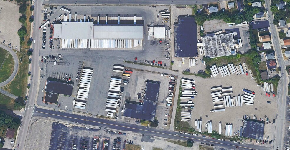345 Walcott St, Pawtucket, RI à louer - Photo du bâtiment - Image 1 de 3