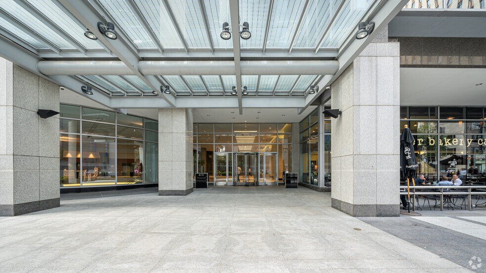 1000 Main St, Houston, TX à louer - Photo du bâtiment - Image 3 de 28