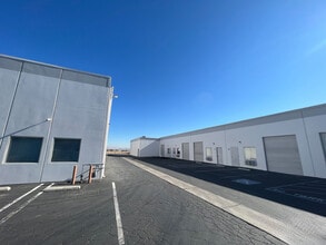 17525 Alder St, Hesperia, CA for lease Interior Photo- Image 1 of 2