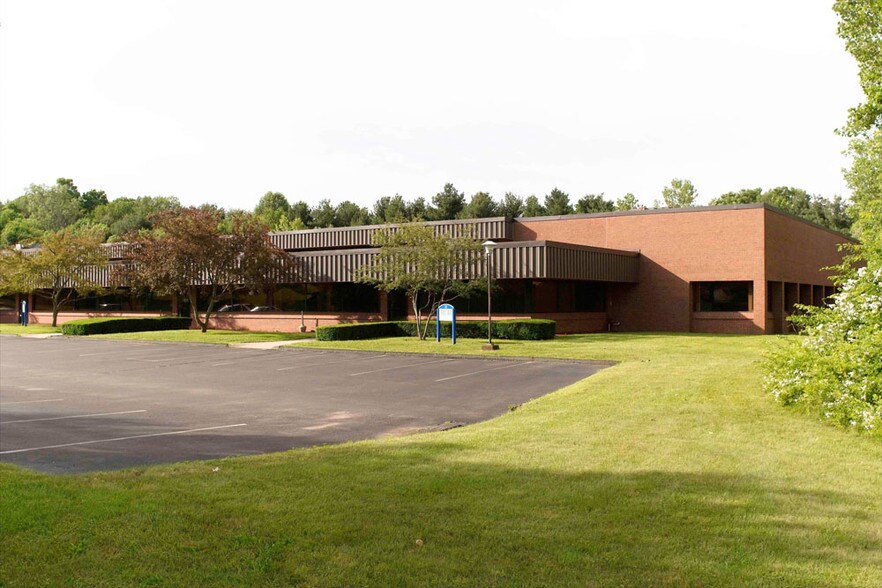 23-27 Village Ln, Wallingford, CT for sale - Primary Photo - Image 1 of 3